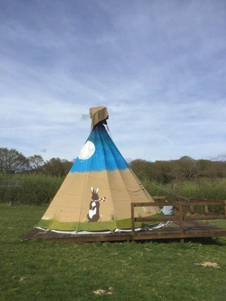 Big Sky Tipi Holidays Wartling Zewnętrze zdjęcie